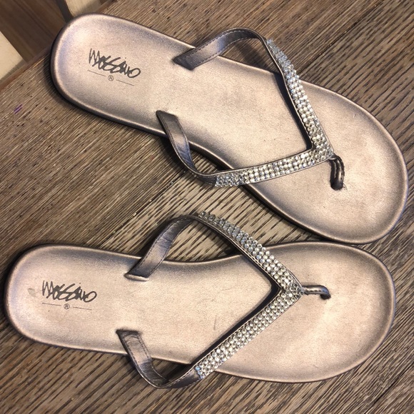 mossimo flip flops